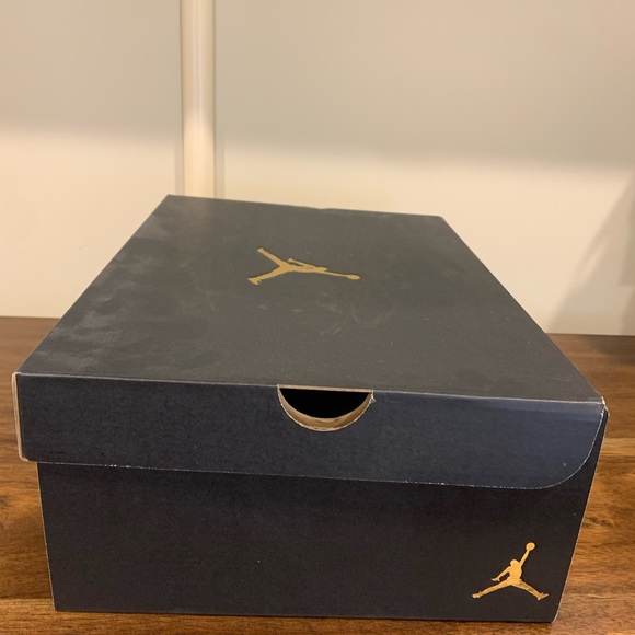 Air Jordans Mid Size. Worn a couple times. - Picture 8 of 8